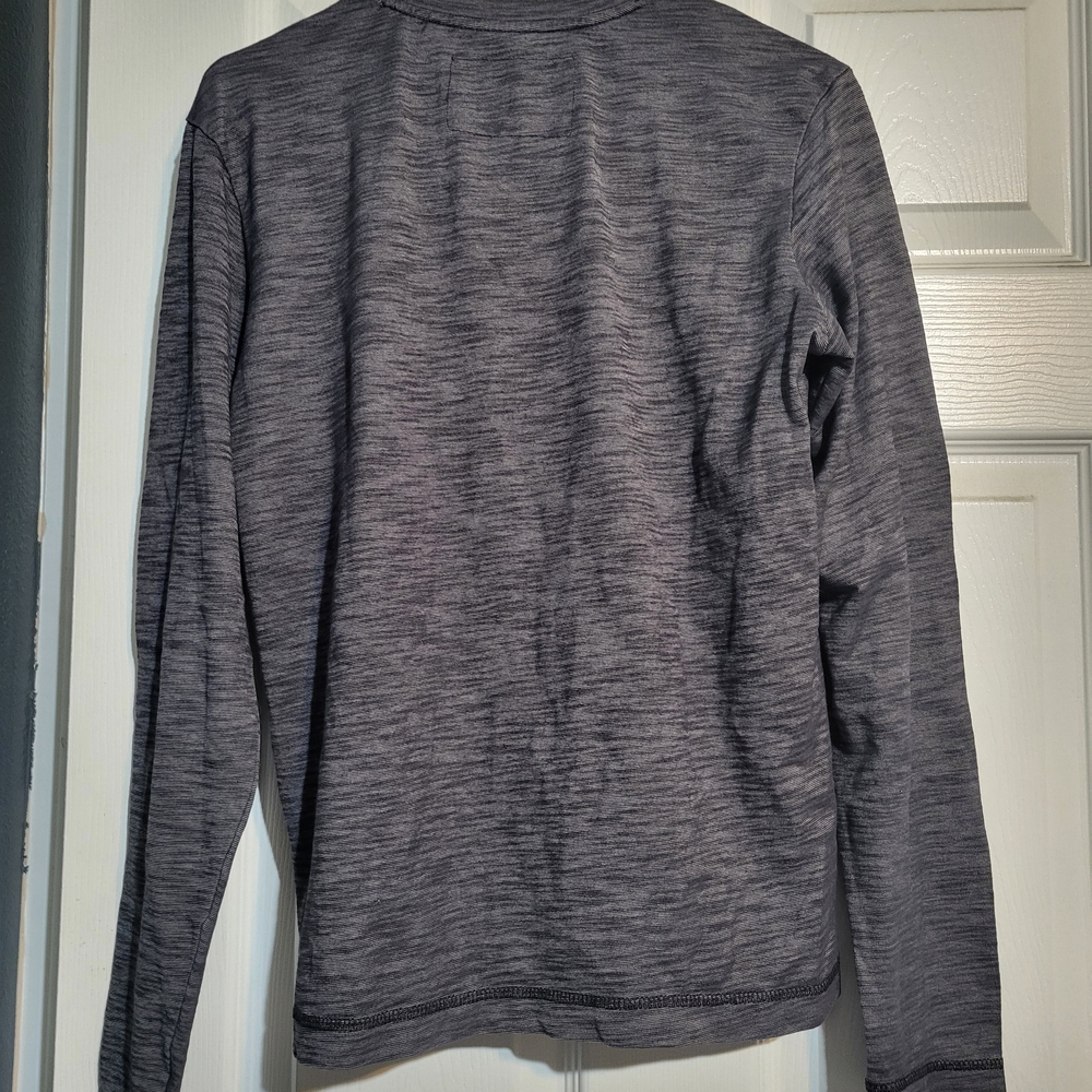 Guess Jeans Co. Gray V-Neck Long Sleeve Shirt - Picture 4 of 4